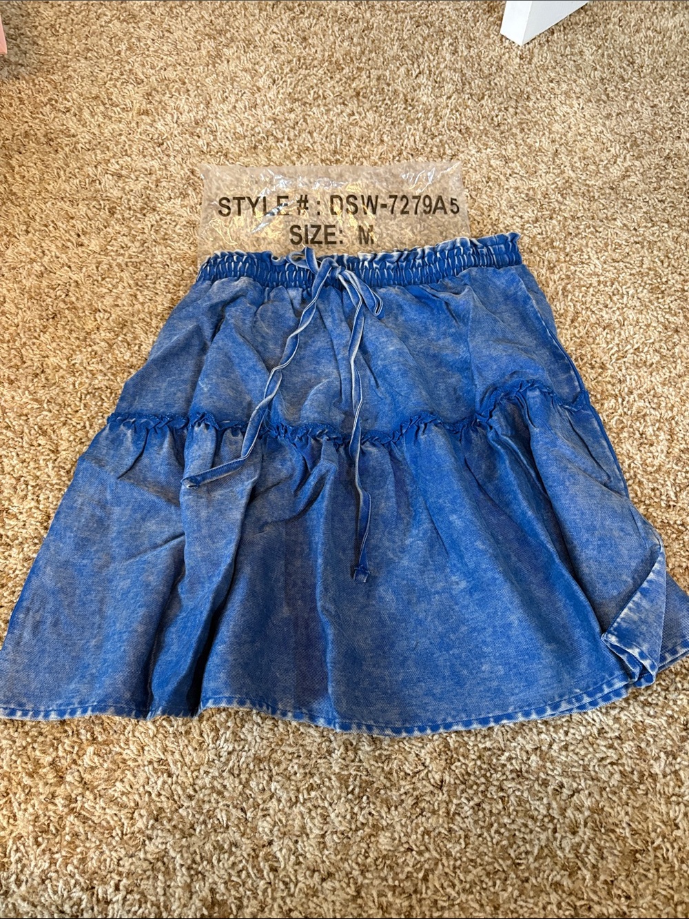 Zenana Women’s Blue Denim Look Tiered Ruffle Skirt Size M Tencel - never worn!